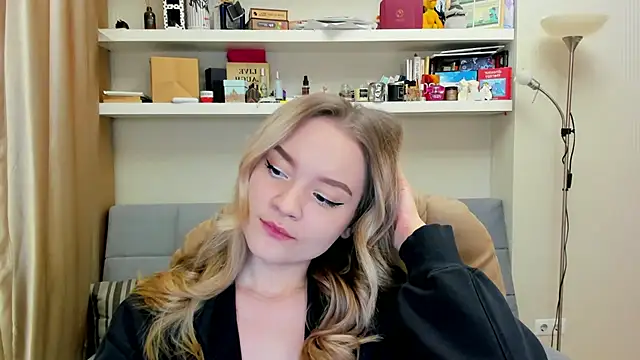Snapshot of Kara_Smith_ chatting on January 22, 2025, 12:06 am Kara Smith  online show from January 22, 2025, 12:06 am