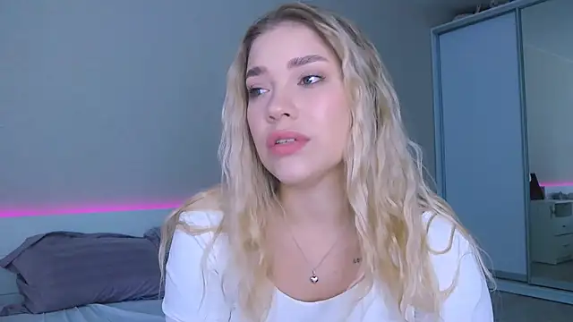 Snapshot of DIANAxxxDIAMOND chatting on October 1, 2025, 7:35 am DIANAxxxDIAMOND online show from October 1, 2025, 7:35 am