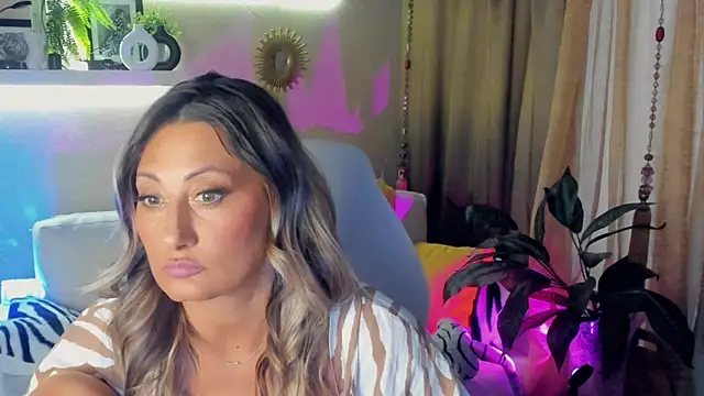 SarahAlluring online show from May 30, 2026, 3:39 pm