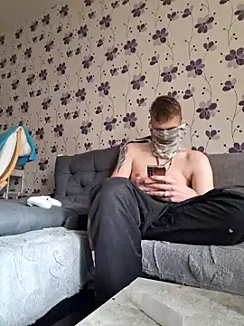 Snapshot of ThePython666 chatting on October 22, 2025, 9:31 am ThePython666 online show from October 22, 2025, 9:31 am