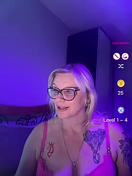 Curvy-Cleo online show from May 22, 2026, 9:46 pm