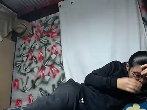 SHARONYJQVI online show from September 27, 2025, 9:54 pm