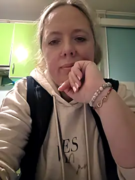 Irina3718 online show from December 15, 2025, 9:53 pm