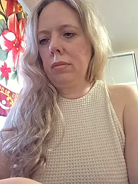 Irina3718 online show from June 12, 2026, 1:42 pm