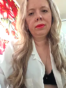 Irina3718 online show from April 12, 2026, 1:25 pm