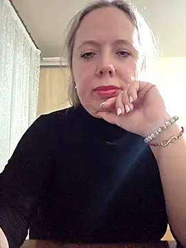 Irina3718 online show from December 3, 2025, 4:50 pm