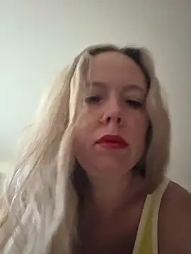 Irina3718 online show from November 29, 2025, 9:31 am