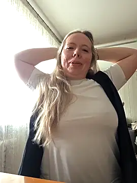 Irina3718 online show from February 17, 2026, 9:06 am