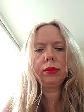 Irina3718 online show from April 2, 2026, 11:28 am