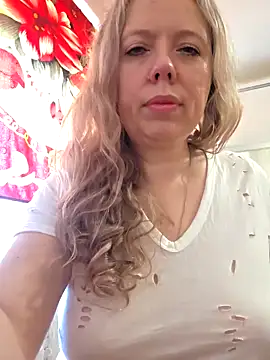 Irina3718 online show from May 16, 2026, 7:29 am