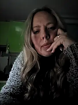 Irina3718 online show from December 20, 2025, 9:28 pm