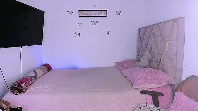 Tania rendon online show from July 17, 2026, 10:01 am