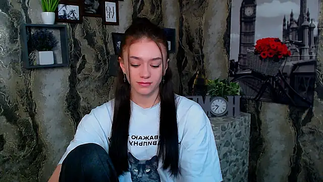 LanaTey online show from February 5, 2026, 2:24 pm