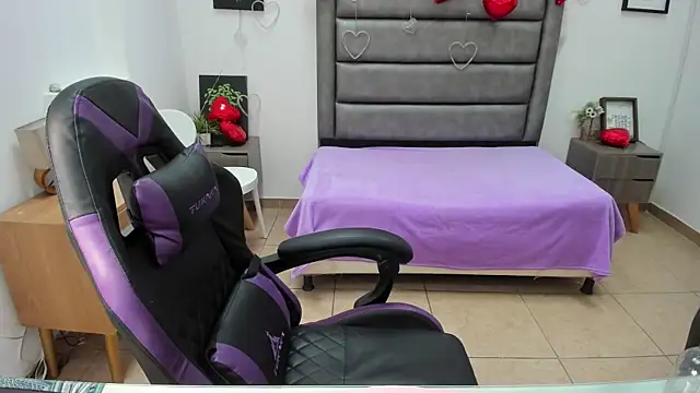 Tania Duque online show from April 7, 2026, 2:08 pm