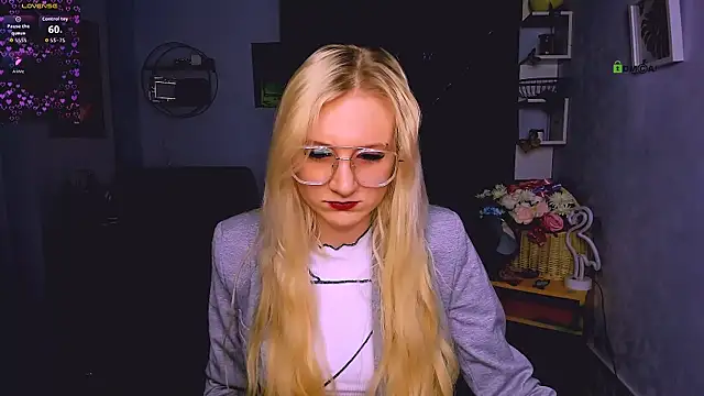 madam uliis online show from December 22, 2025, 1:55 pm