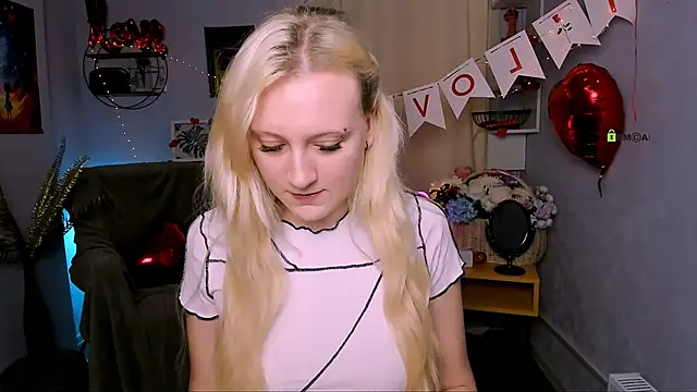 Snapshot of madam_uliis chatting on February 16, 2026, 10:36 am madam uliis online show from February 16, 2026, 10:36 am