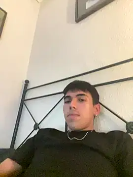 guarrillo21 online show from November 12, 2025, 2:43 pm