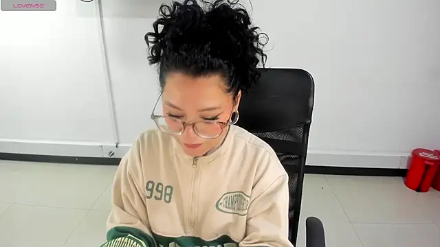 jenn cg online show from November 15, 2025, 10:03 pm