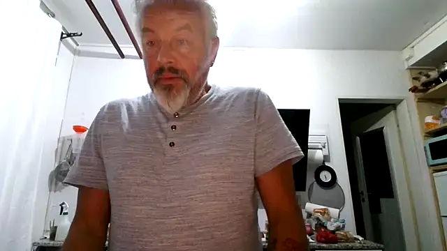 Snapshot of Berg_Boy chatting on June 1, 2026, 3:29 am Berg Boy online show from June 1, 2026, 3:29 am