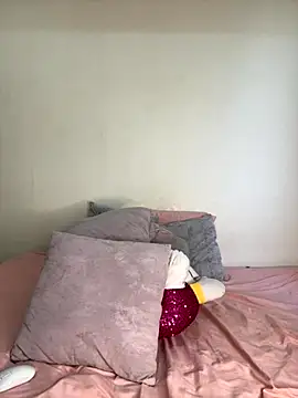 Ivelleee  online show from November 12, 2025, 9:07 pm