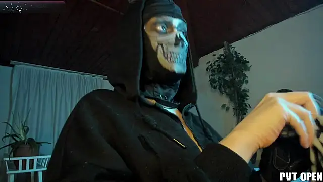 cos operator online show from March 1, 2026, 7:03 pm