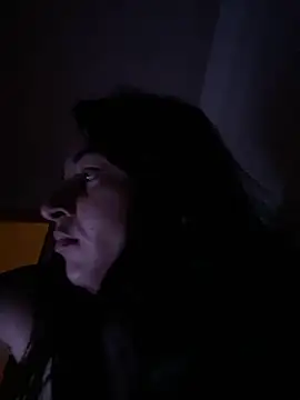 Veramaia online show from April 8, 2026, 12:01 am