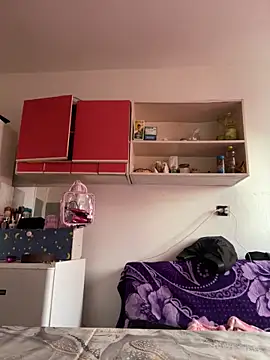 Veramaia online show from April 9, 2026, 3:18 pm