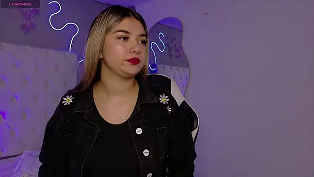 natasha  black online show from December 3, 2025, 7:35 pm