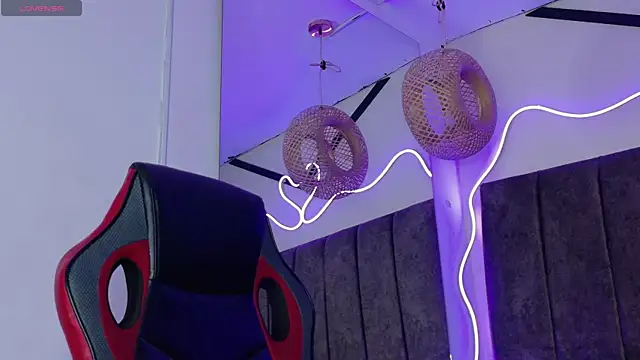 natasha  black online show from October 24, 2025, 7:35 pm