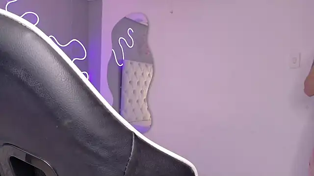 natasha  black online show from January 11, 2026, 8:05 pm