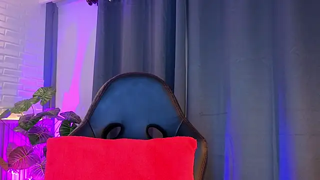 TiffanyWalk online show from September 12, 2025, 11:43 am