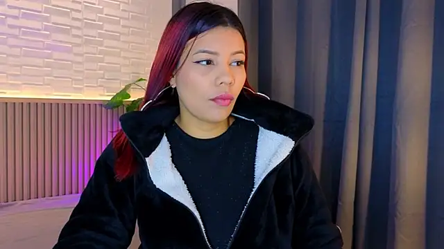 TiffanyWalk online show from November 11, 2025, 10:54 am