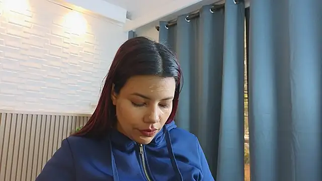 TiffanyWalk online show from April 8, 2026, 12:50 pm