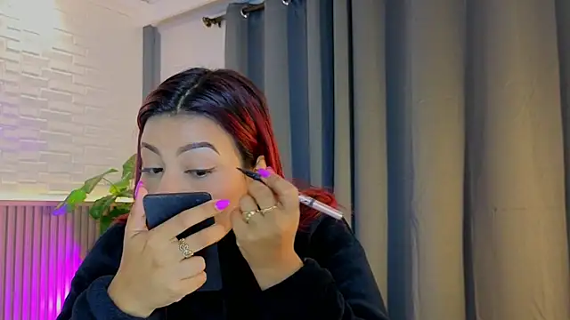 TiffanyWalk online show from October 18, 2025, 11:01 am