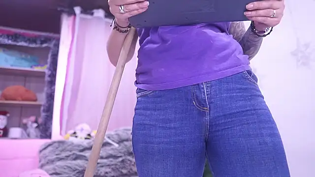 Madison Mayer online show from December 13, 2025, 8:04 pm