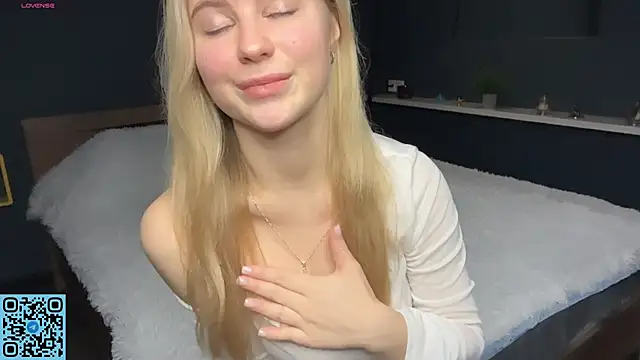 Snapshot of RadiantBliss chatting on November 10, 2025, 7:13 am RadiantBliss online show from November 10, 2025, 7:13 am