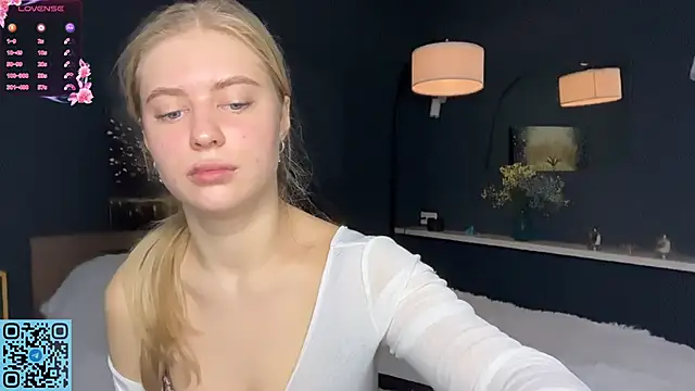 Snapshot of RadiantBliss chatting on October 26, 2025, 7:36 pm RadiantBliss online show from October 26, 2025, 7:36 pm