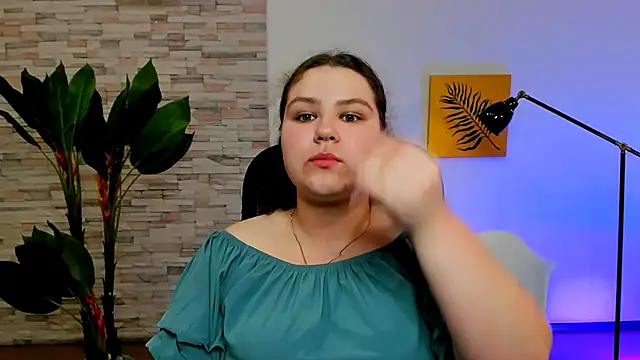 FlorenceAnderson online show from March 17, 2025, 11:10 am