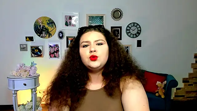 FlorenceAnderson online show from March 22, 2025, 3:53 pm