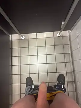 Snapshot of wassermann8484 chatting on March 23, 2026, 11:43 am wassermann8484 online show from March 23, 2026, 11:43 am