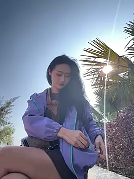 linger-23 online show from December 5, 2025, 6:12 am