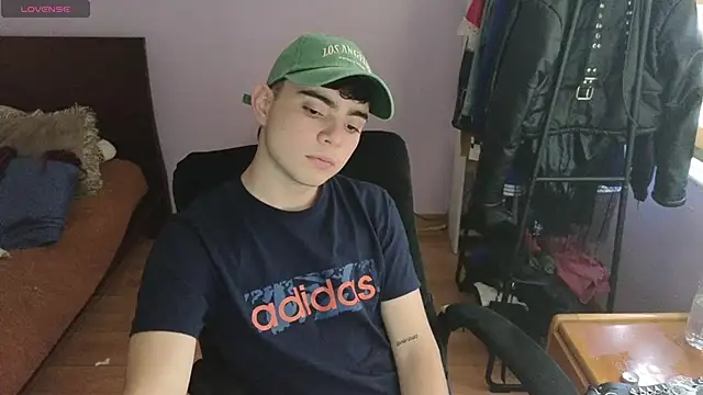 lukeboyce33 online show from May 19, 2026, 10:06 pm