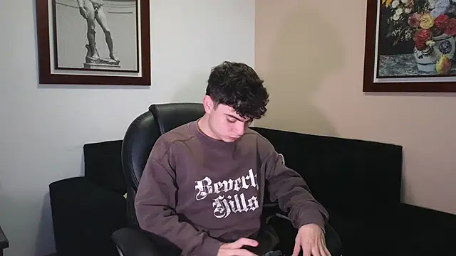 lukeboyce33 online show from May 29, 2026, 1:44 am