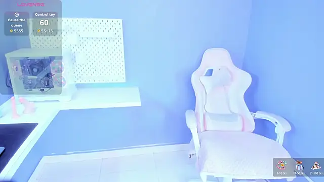 Alice 26  online show from October 30, 2025, 1:20 pm