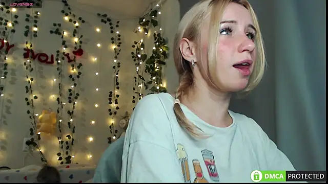 Snapshot of Mia__Kitty chatting on October 9, 2025, 6:41 pm Mia  Kitty online show from October 9, 2025, 6:41 pm