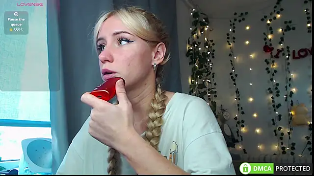 Snapshot of Mia__Kitty chatting on October 17, 2025, 12:29 pm Mia  Kitty online show from October 17, 2025, 12:29 pm