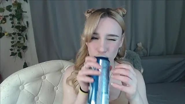 Snapshot of Mia__Kitty chatting on March 19, 2025, 3:09 am Mia  Kitty online show from March 19, 2025, 3:09 am