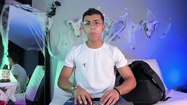 Colstorw  online show from October 21, 2025, 10:36 am