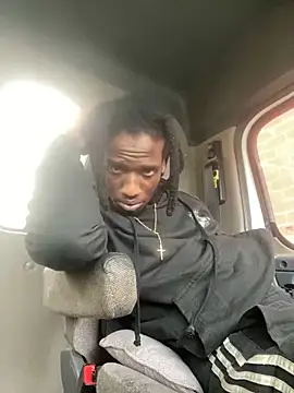 Sir-Tucker online show from March 17, 2025, 5:49 pm