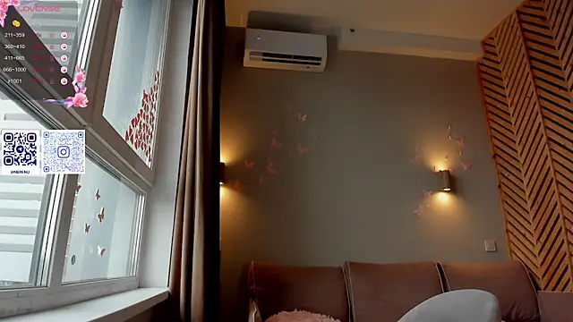 nerenuu  online show from September 25, 2025, 11:16 am